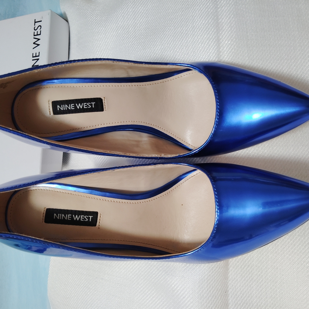 Nine West Blue Heels with Pointed Toe and High Gloss Finish